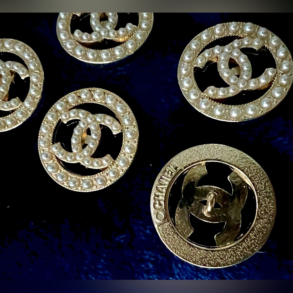 CC-(set of 6) 23mm=0.91”Pearl embellished golden alloy shanked buttons/stamped🤩 - Picture 4 of 15